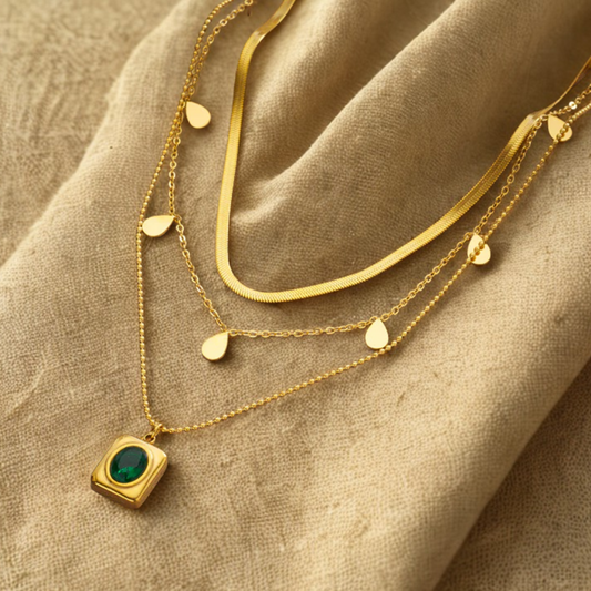 Elegante Goldkette mit grünen Stein I Titanstahl